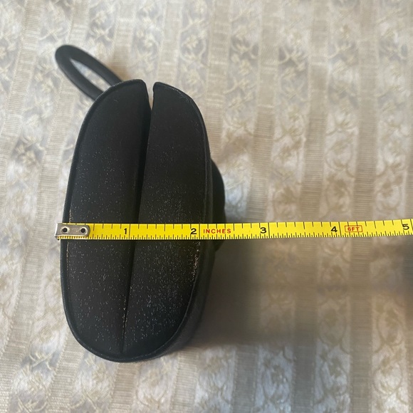 Shiny black satin clutch - Picture 7 of 7